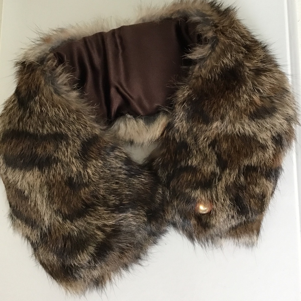 Brown leopard print fur collar in brand new condition with tags